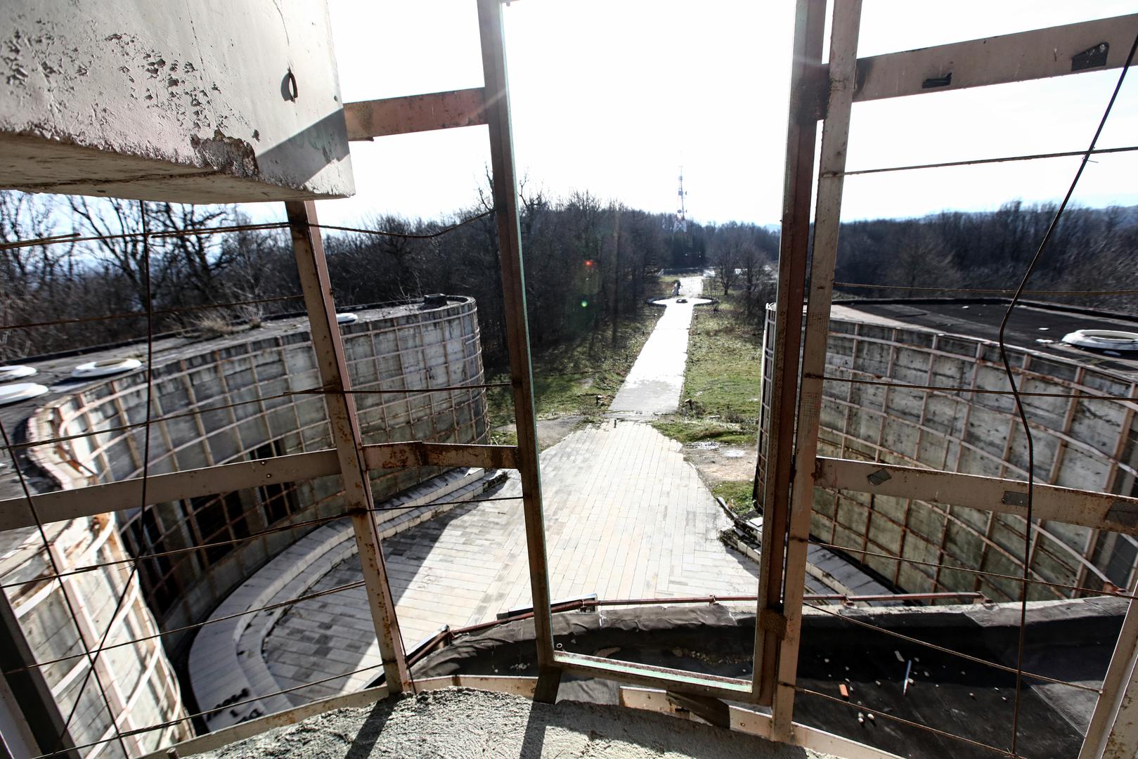 Tako div s Petrove gore služi kao najskuplji antenski stup u državi.