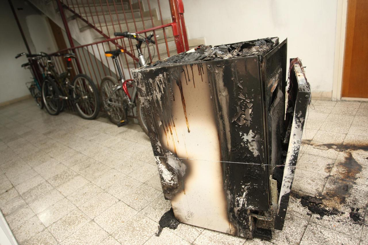 Split: U požaru stradala perilica rublja