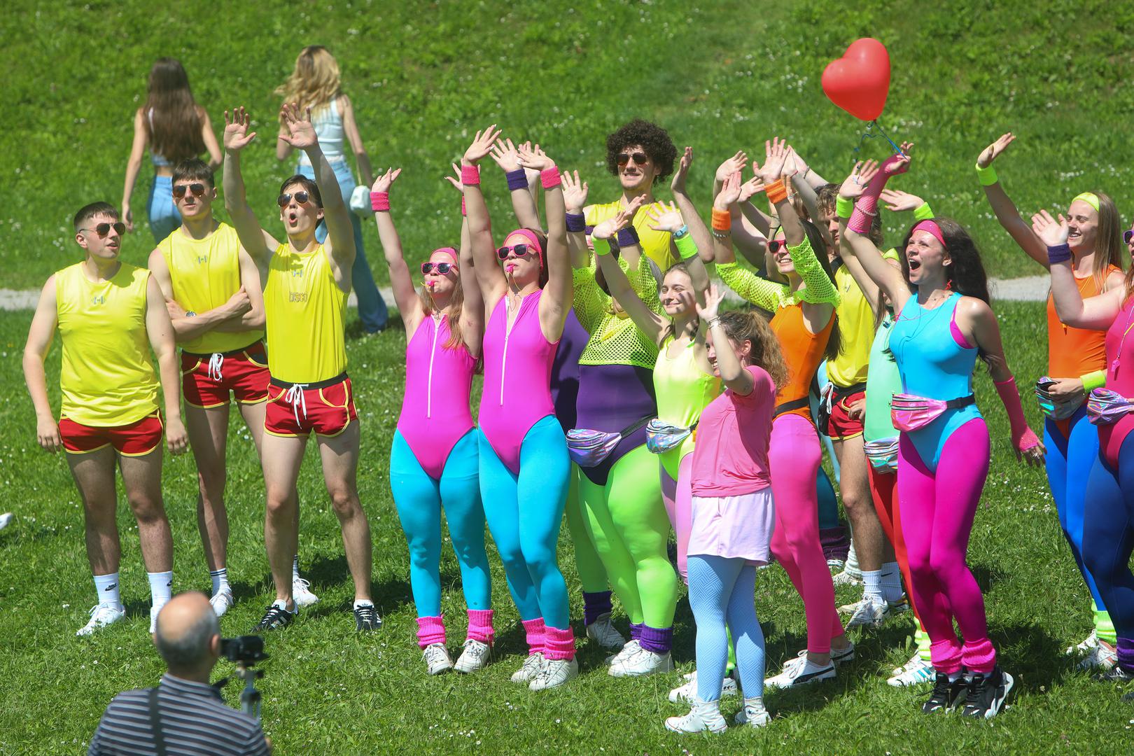 Ovoga petka na ulicama je tisuće maturanata koji slave svoj dan, kraj srednjoškolskog obrazovanja. 