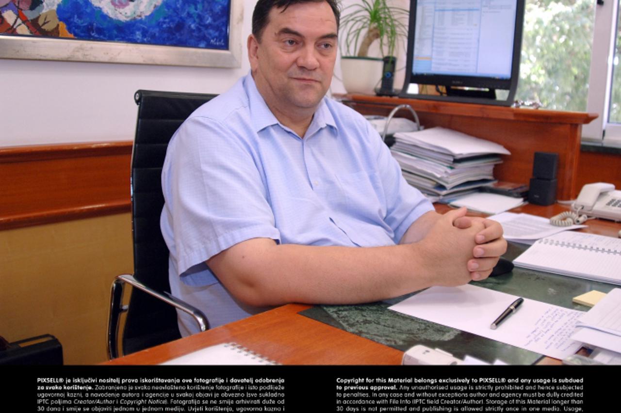 '02.09.2009. ,Split , Hrvatska  - Zeljko Zderic u svom uredu u zgradi Konstruktora za vrijeme razgovora za intervju  Photo: Leonard Nincevic/Vecernji list'