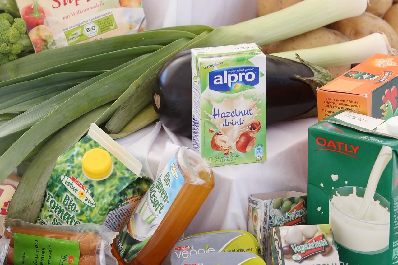 06.09.2013., Zagreb - Sesti ZeGeVege festival odrzivog zivljenja u organizaciji Prijatelja zivotinja, u sklopu medjunarodnog projekta Vegemanija i kampanje Zeleni ponedjeljak, otvoren je na Trgu bana Jelacica. Posjetitelje dvodnevnog festivala ocekuje vis