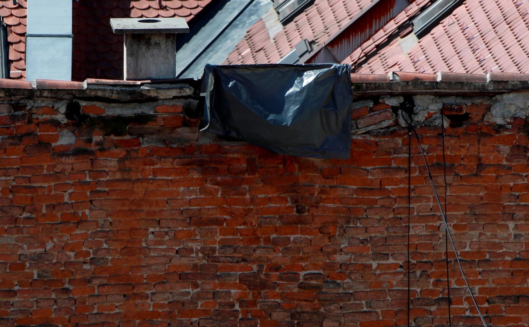 05.05.2020., Zagreb - Pogled s Gornjeg grada na Zagreb i unistene krovove, kuca i procelja te zgrade i rupe na krovovima pokrivene ceradom i najlonom nastale nakon potresa, a koje jos uvijek cekaju sanaciju i popravak. Photo: Sanjin Strukic/PIXSELL