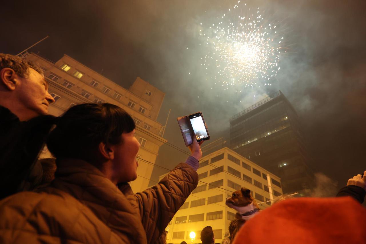 Zagreb: Vatromet iznad Trga bana Jelačića za doček 2022. godine