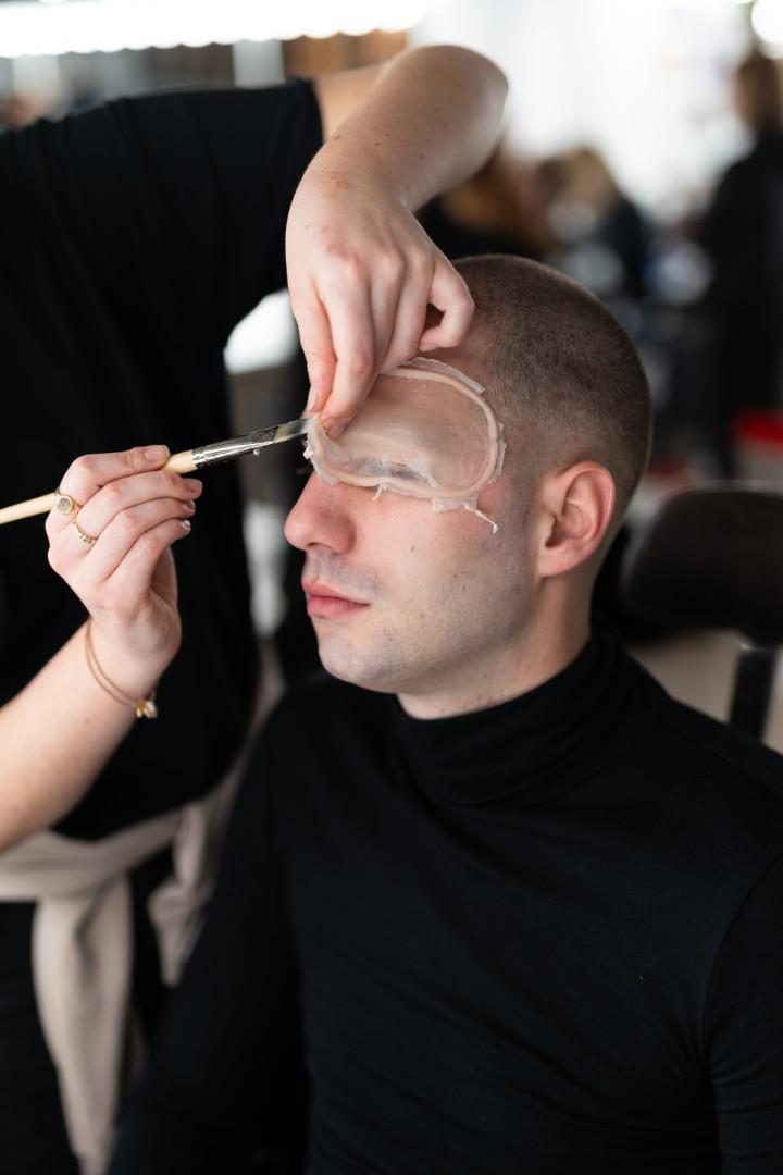 Kako teku pripreme za prvu ulogu, otkrila je Mada Peršić poručivši: „Nema treme, ima samo veselja jer jedva čekam izaći pred kolege, publiku i žiri. Transformacija koju pripremam me malo izbacila iz zone komfora, ali želim da se gledatelji za vrijeme mog nastupa osjećaju dobro, kao da nemaju ni jednog problema na svijetu“. 