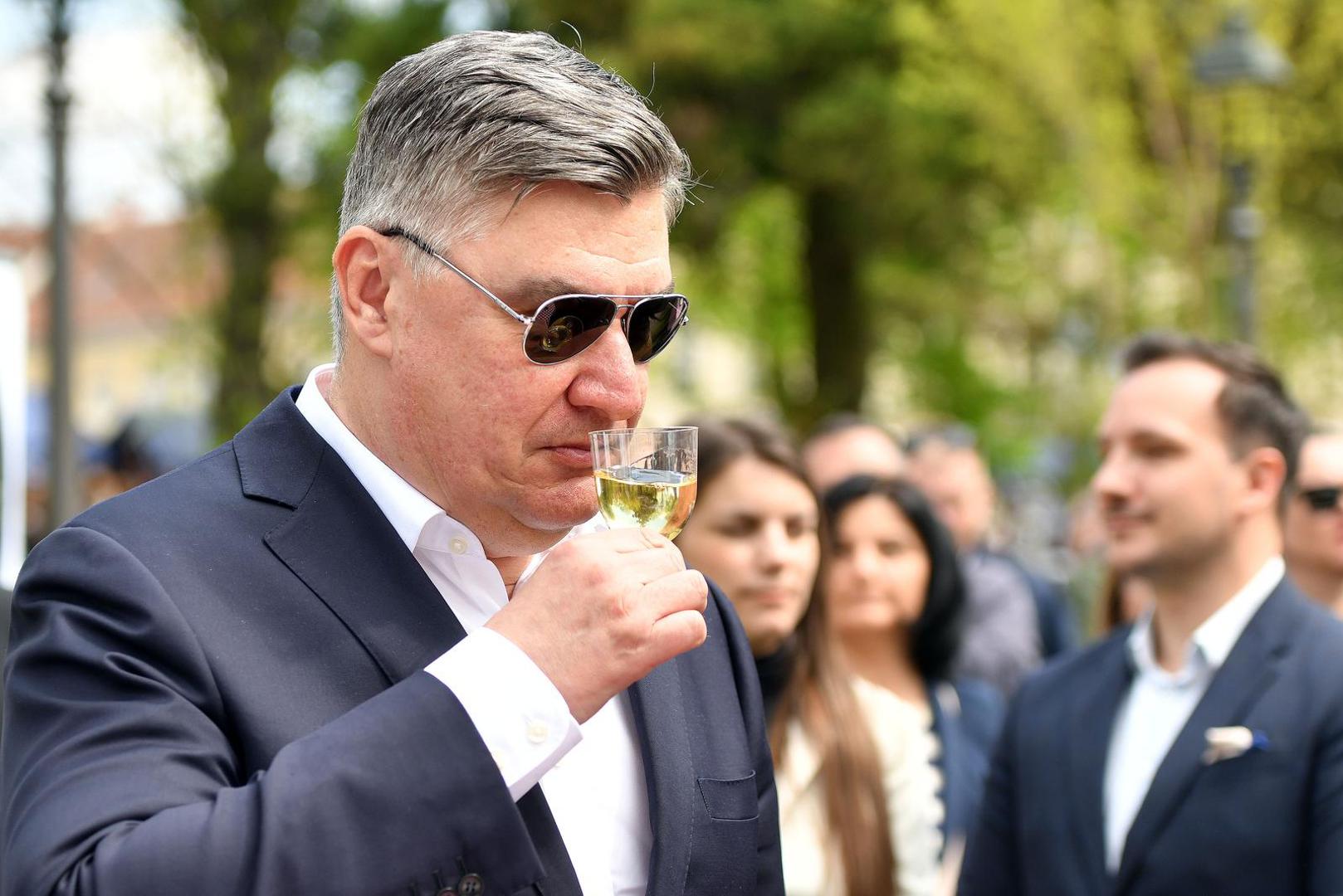 Posjetitelji mogu kušati hranu na štandovima uz dobrovoljne priloge, a na prvom izdanju prikupljeno je 6000 eura uz pripremljenih 3500 porcija hrane