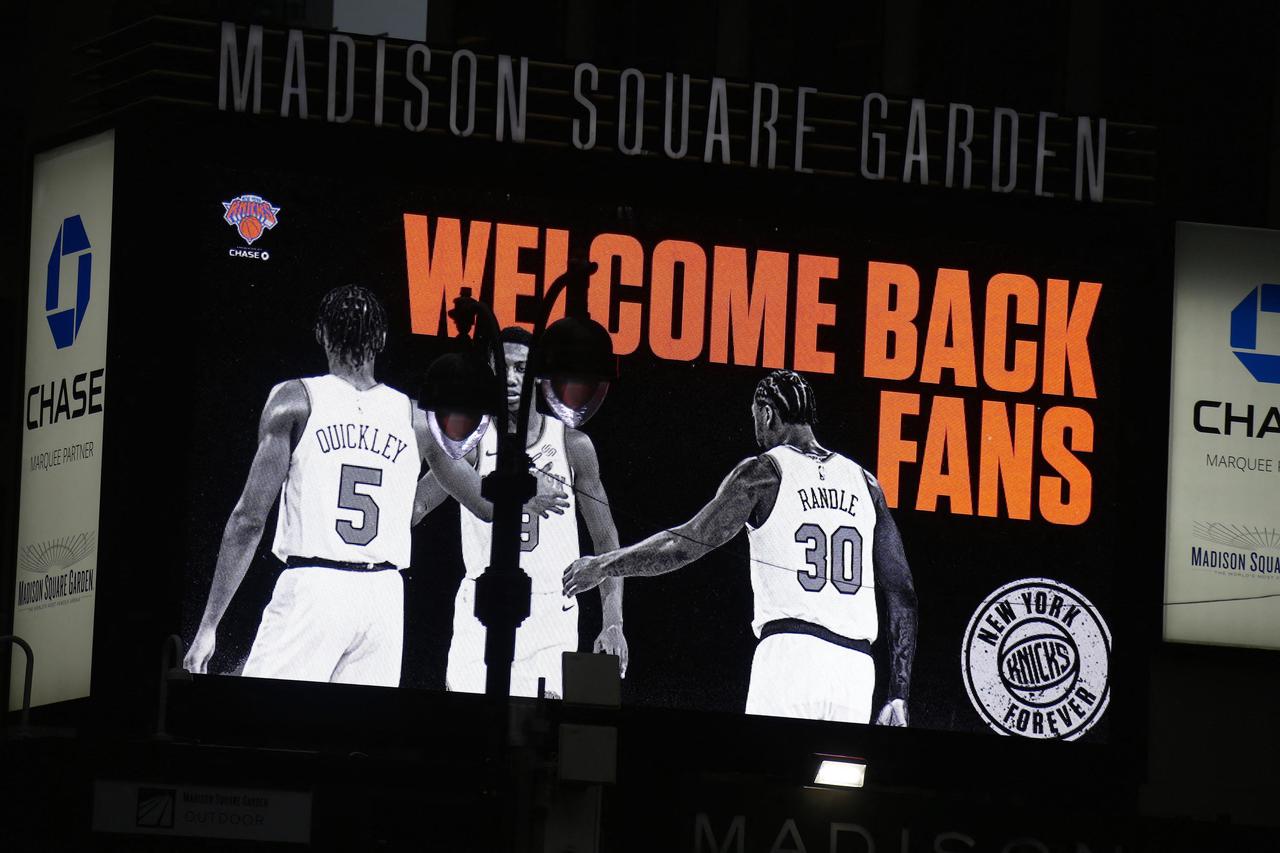 Knicks Fans Back At The Madison Square Garden - NYC