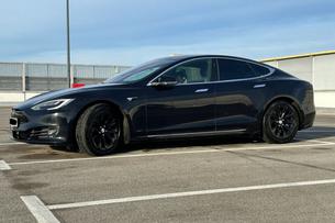 Tesla Model S90D free SuC, autopilot