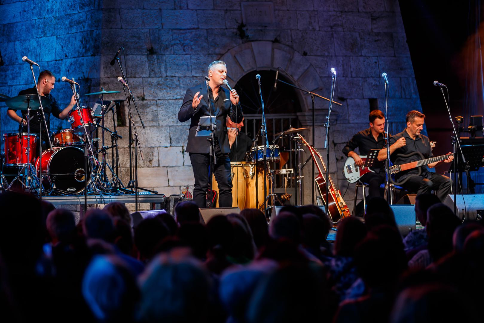 Naime, bivši vratar hrvatske nogometne reprezentacije, Stipe Pletikosa, također je otac šestero djece. 