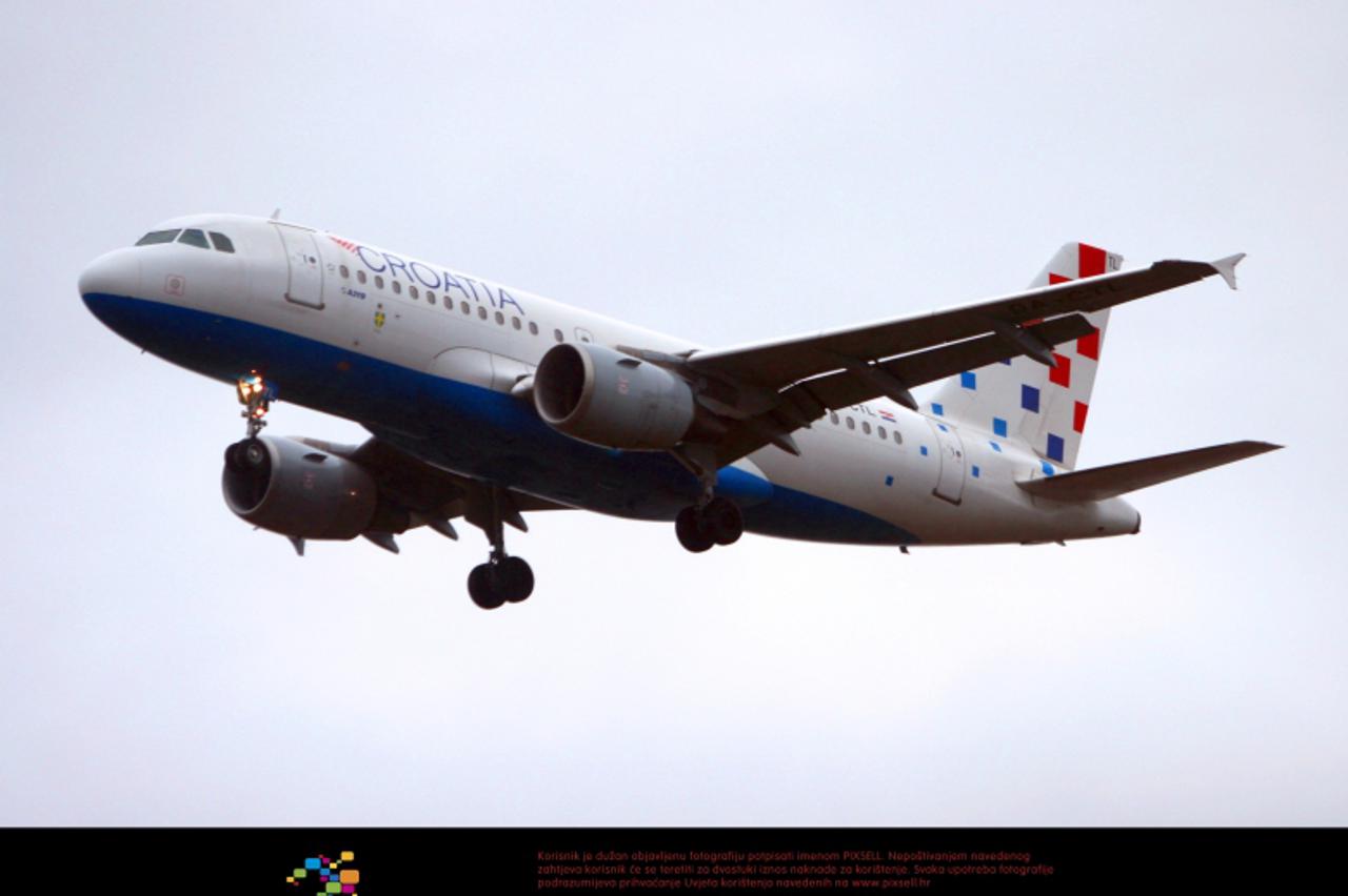 '05.04.2009., Velika Gorica - Slijetanje aviona Croatia Airlinesa u Zracnu luku Zagreb.  Photo: Goran Jakus/24sata'