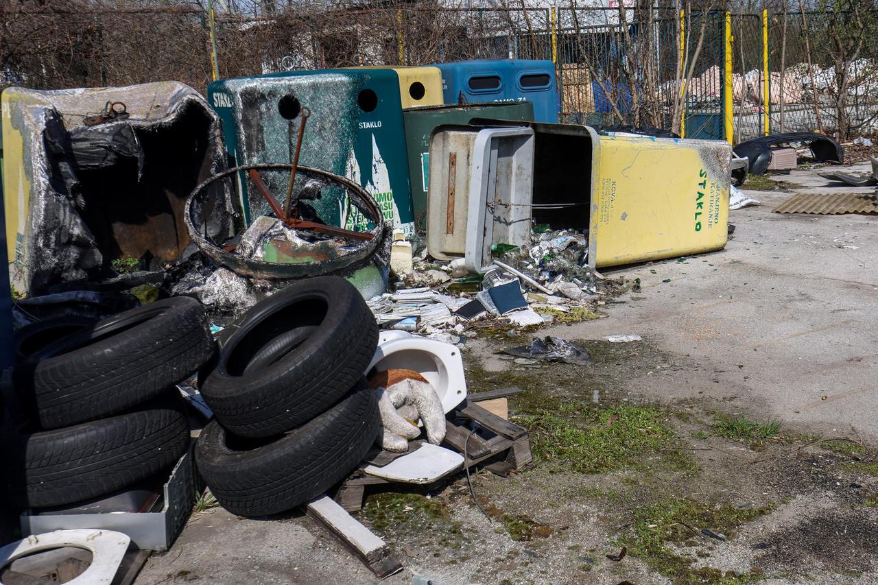 Zagreb: Divlje odlagalište otpada na prostoru bivšeg reciklažnog dvorišta u Sarajevskoj cesti