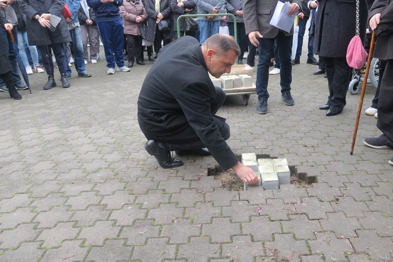 Na šest adresa u Čakovcu postavljeno je 28 "kamena spoticanja"