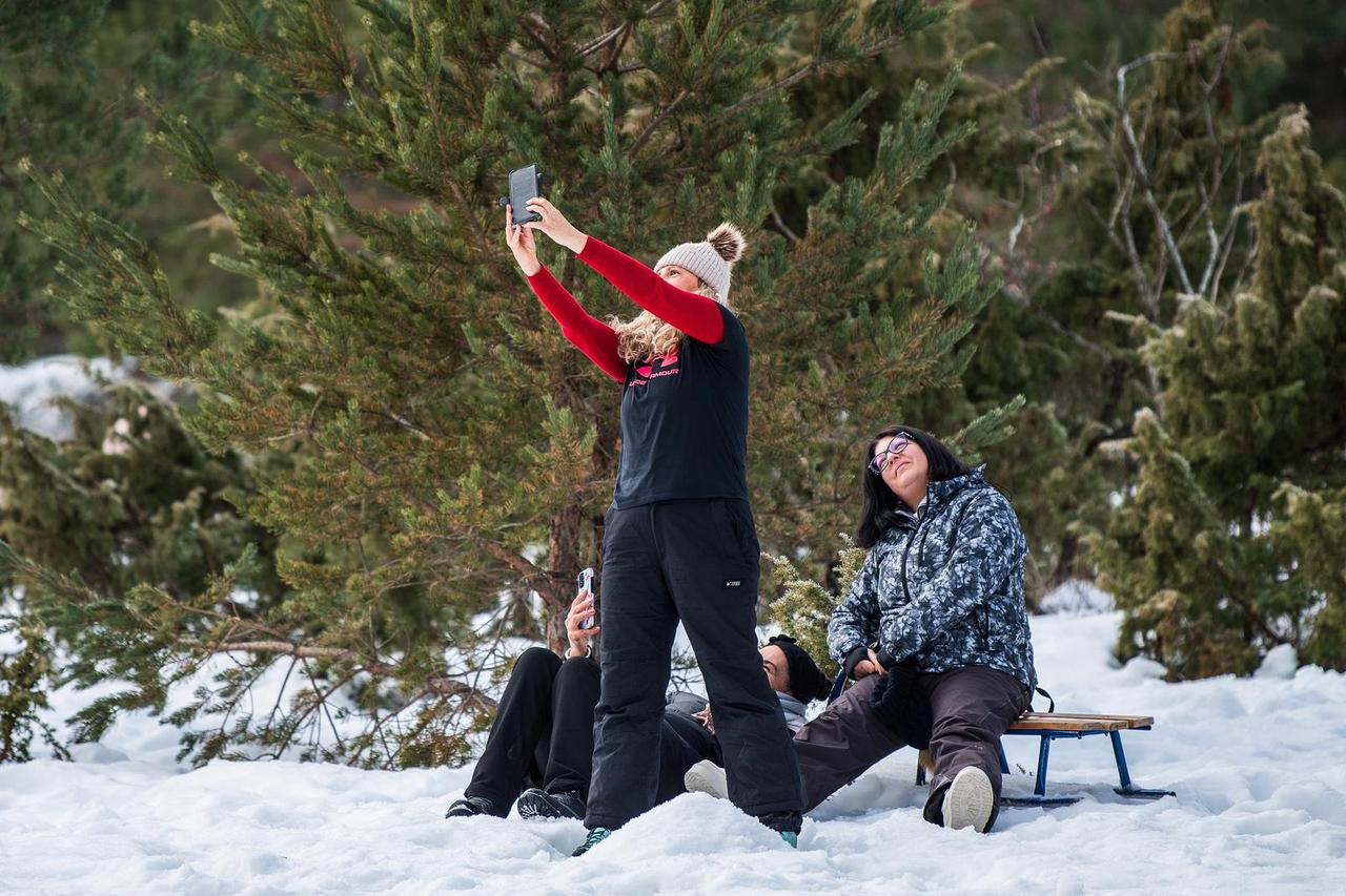 Brojni Dalmatinci okupirali skijaliste u Kupresu