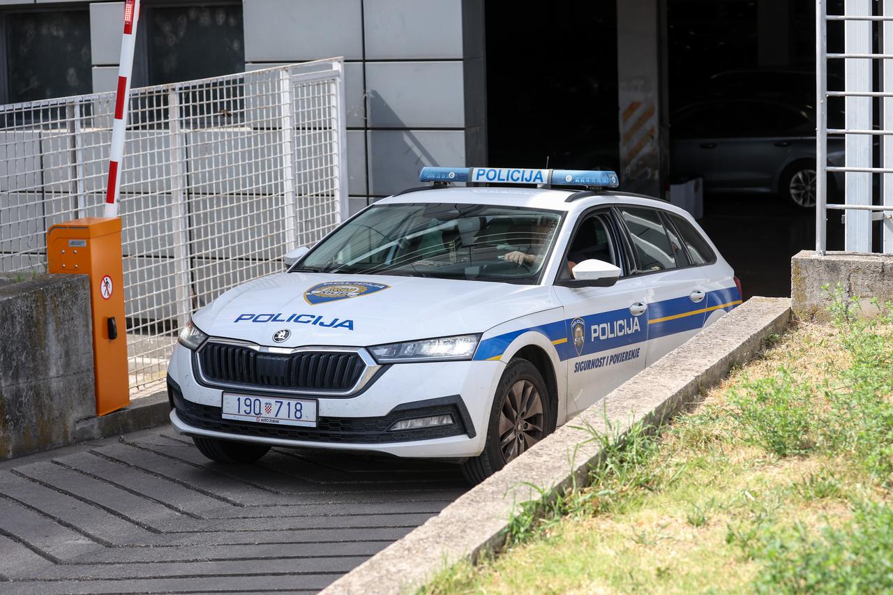 Zagreb: Policija prevozi jednog od osumnjičenika za ubojstvo na Markuševcu iz policijske postaje u Heinzelovoj