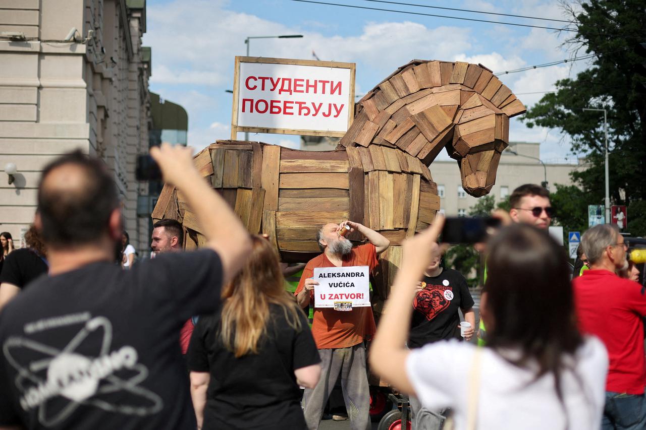 storyeditor/2026-05-25/2026-05-23T173242Z_816081094_RC21FLAPMKV7_RTRMADP_3_SERBIA-PROTESTS.JPG