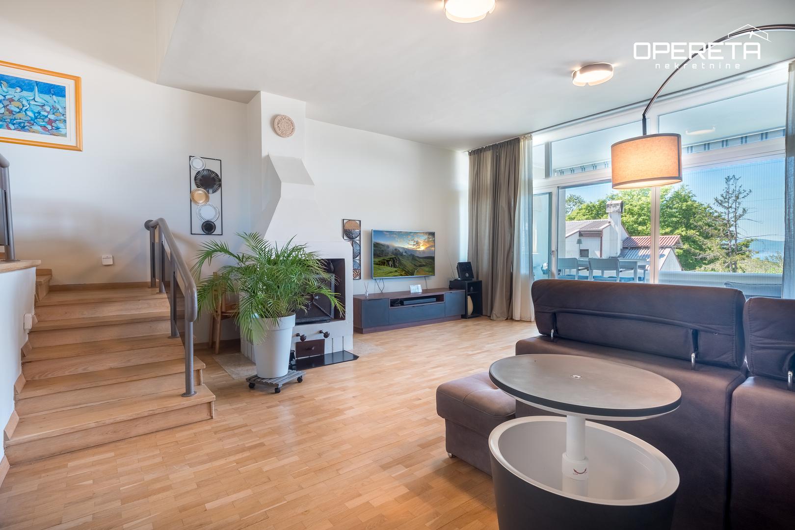 U Njivicama na Krku prodaje se samostojeća kuća s pogledom na more, garažom i uređenom okućnicom, na parceli od 826 m²