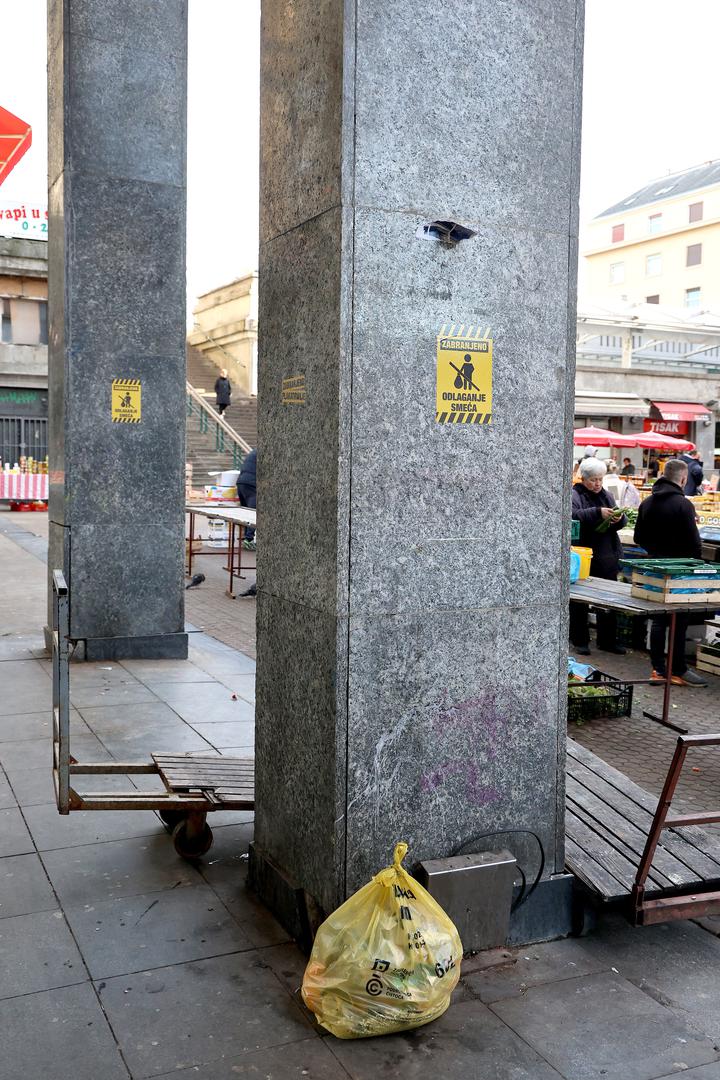 Najbliži spremnici nalaze se, pak, na Kaptolu, što znači da stanari moraju hodati i do nekoliko stotina metara da bi ostavili svoj otpad. 