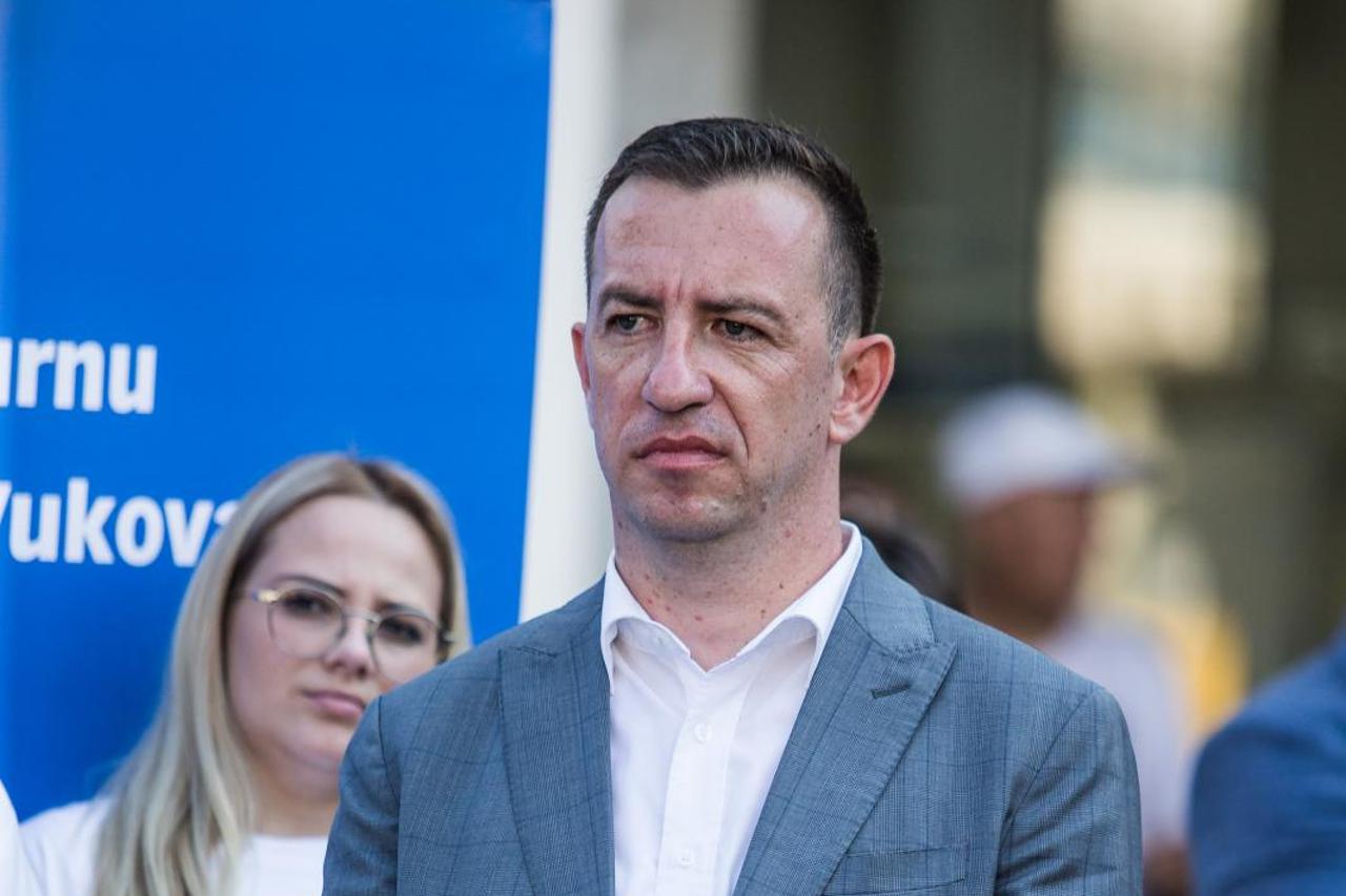 Andrej Plenković i suradnici posjetili  Vukovar i Vinkovce uoči parlamentarnih izbora