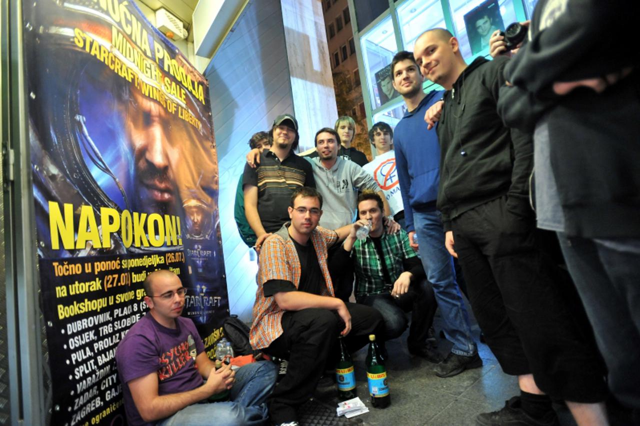 '26.07.2010., Zagreb - Ponocna prodaja igrice Starcraft 2 u Algoritmu u Gajevoj. Photo: Antonio Bronic/PIXSELL'