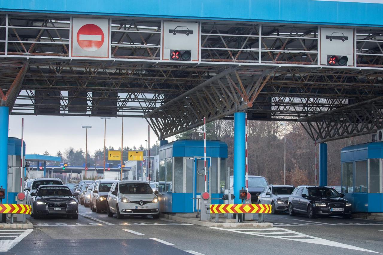 Gužve na ulasku u Hrvatsku na graničnom prijelazu Pasjak