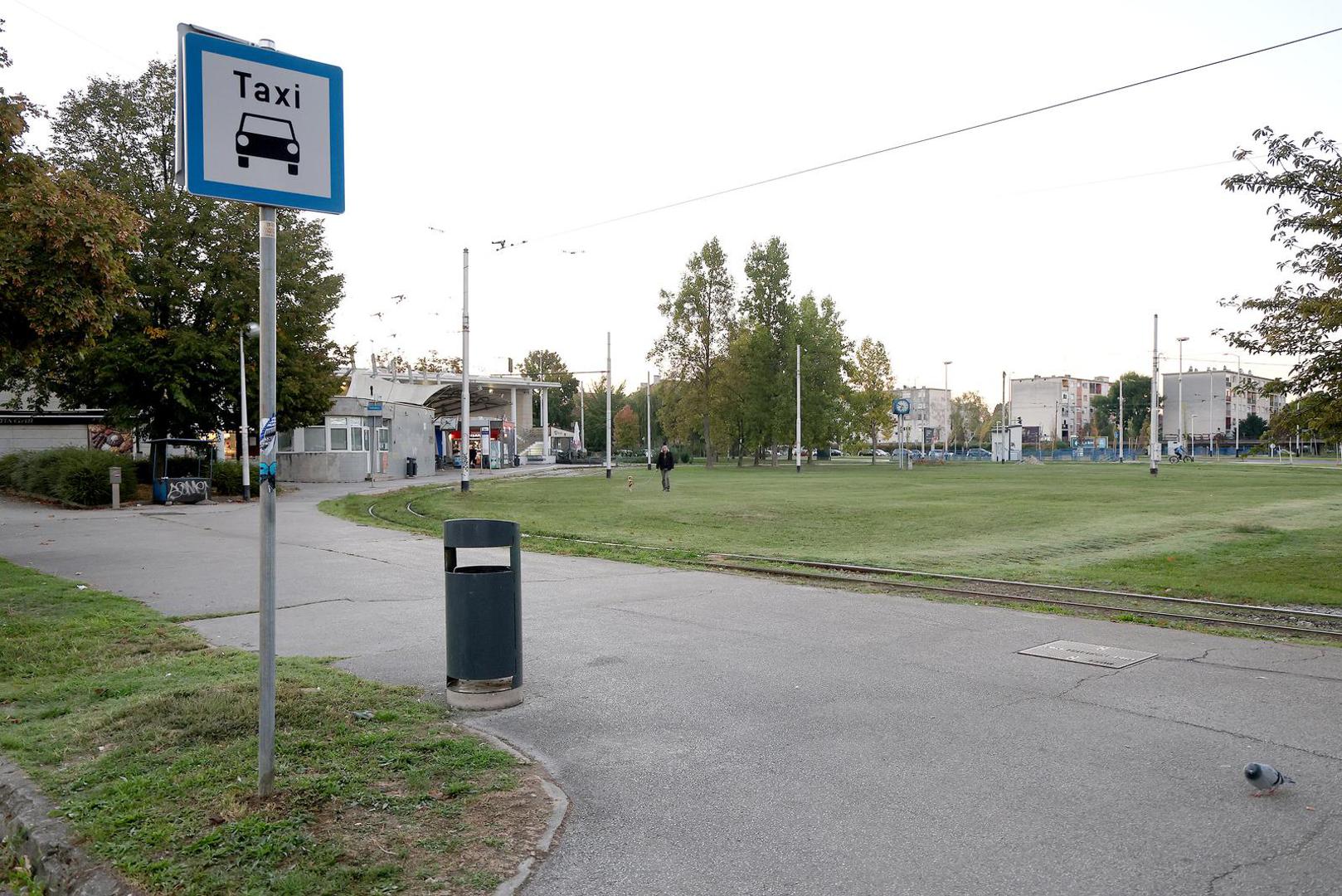 Iz garaže je izašao autobus koji vozi na brzoj liniji za Veliku Goricu, a s Remize tramvaj broj 17, rekao je predsjednik Sindikata vozača i prometnih djelatnika ZET-a Vladimir Jozić jutros Hini.

