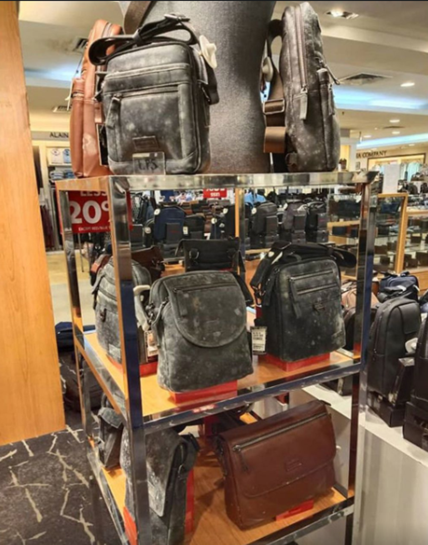 Ni torbe na policama nisu ostale sigurne zbog velike vlage.