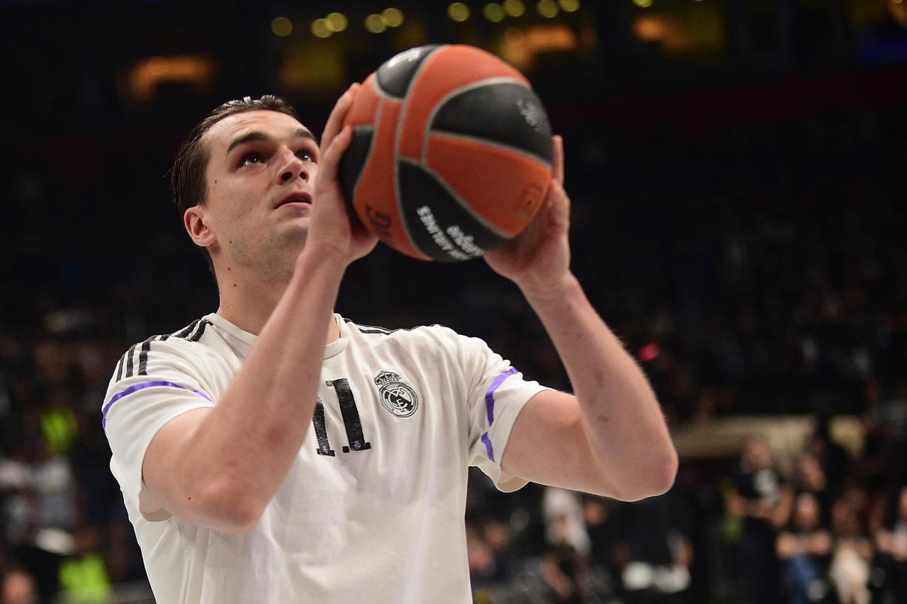 Beograd: Grobari zvižducima dočekali Marija Hezonju  