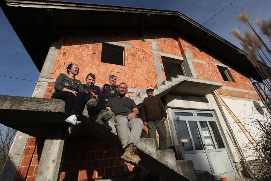 Dan nakon potresa u Petrinji i okolnim selima