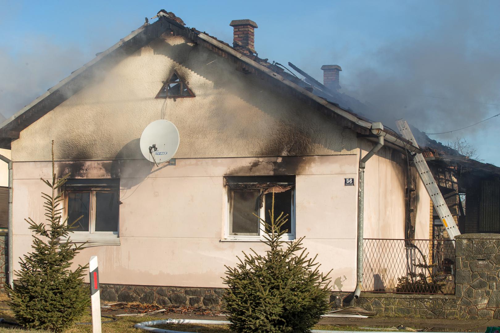 U jutarnjim satima izbio je požar na obiteljskoj kući koja je potpuno izgorjela.