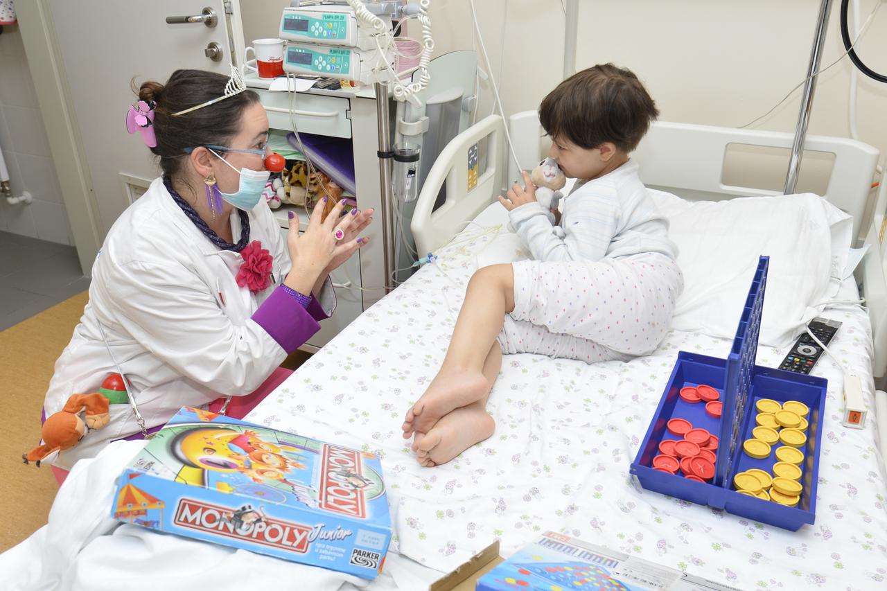 07.10.2015., Zagreb - Klaunovi doktori u posjetu djeci na Zavodu za hematologiju i onkologiju u Klinici za tumore.  Photo: 