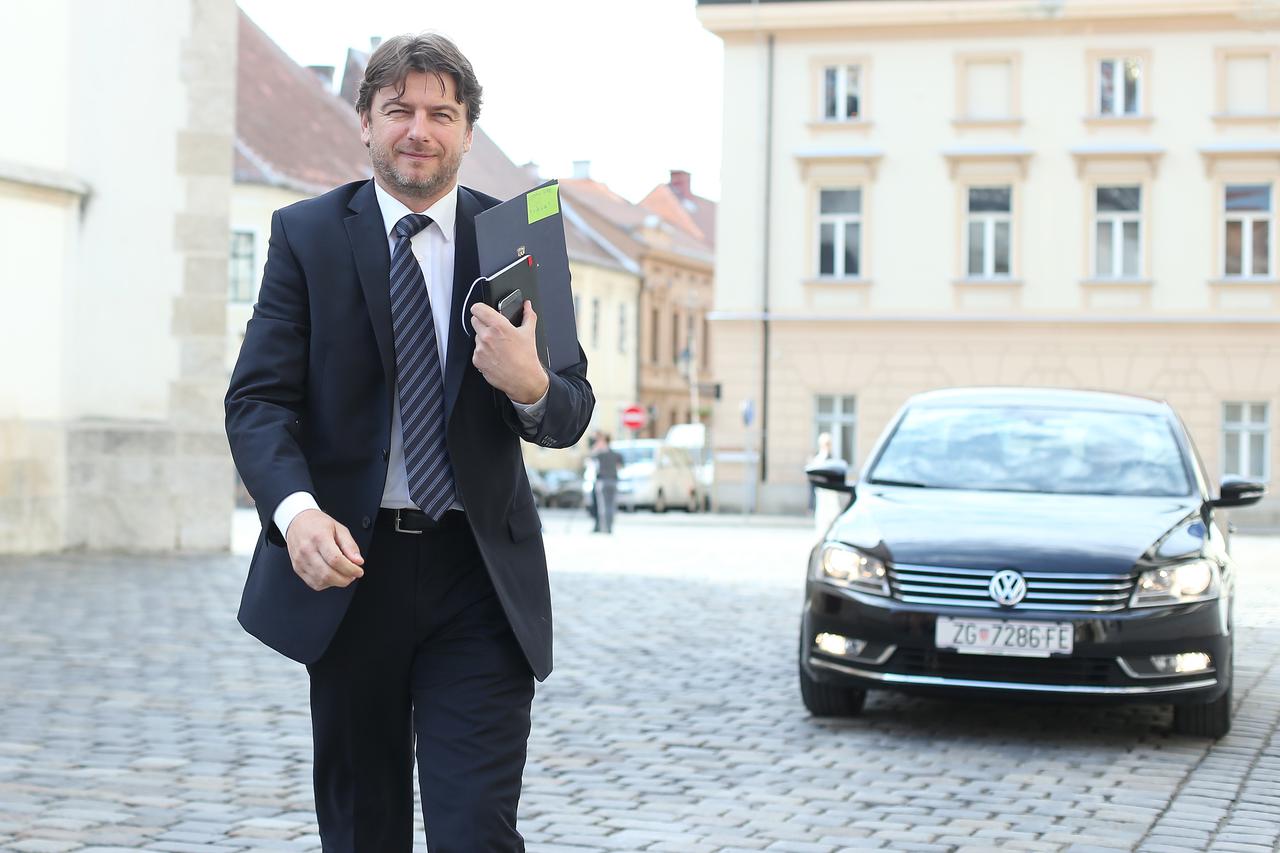 07.05.2015., Zagreb - Dolazak ministara na sjednicu Vlade RH. Darko Lorencin. Photo: Sanjin Strukic/PIXSELL