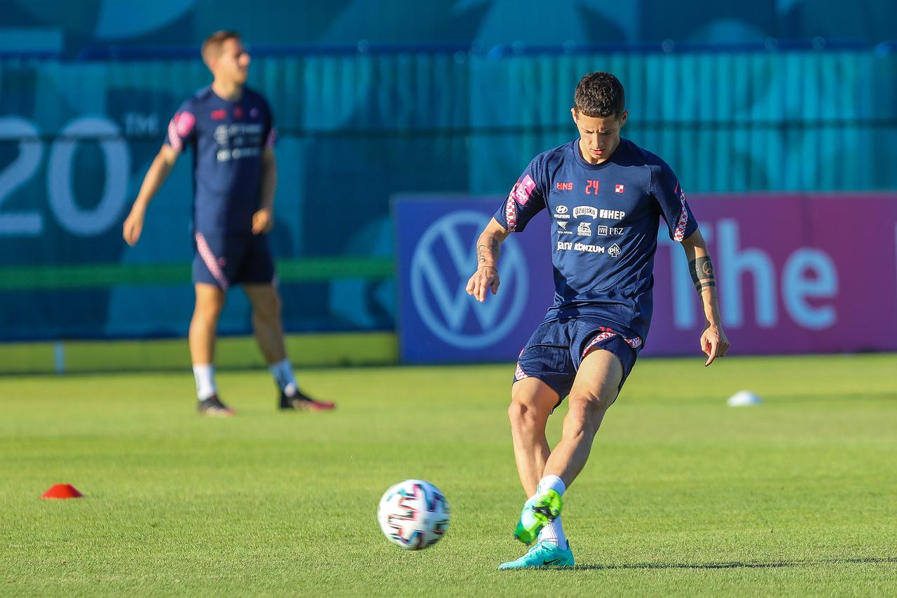 Hrvatski nogometni reprezentativci odradili trening u Rovinju