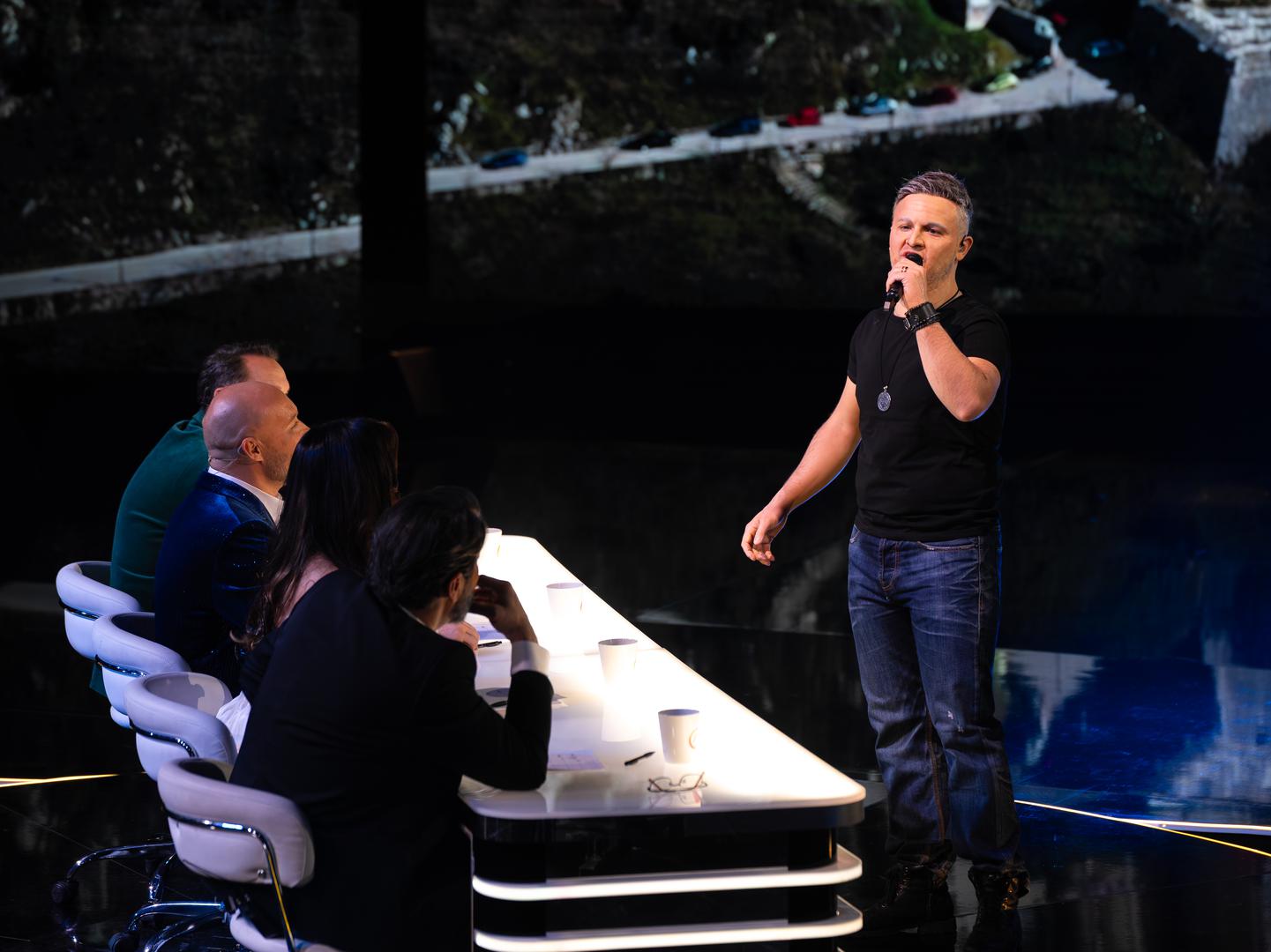 „Veseli me prilika da se uhvatim u koštac s vlastitim talentima koje možda još nisam u potpunosti otkrio, ali i da kroz transformacije pronađem vedriju i opušteniju stranu sebe. Poseban izazov za mene je kroz imitacije odavanje svojevrsne počasti velikim izvođačima, a istovremeno bolje upoznati sebe i pomaknuti vlastite granice“, otkriva Sven.