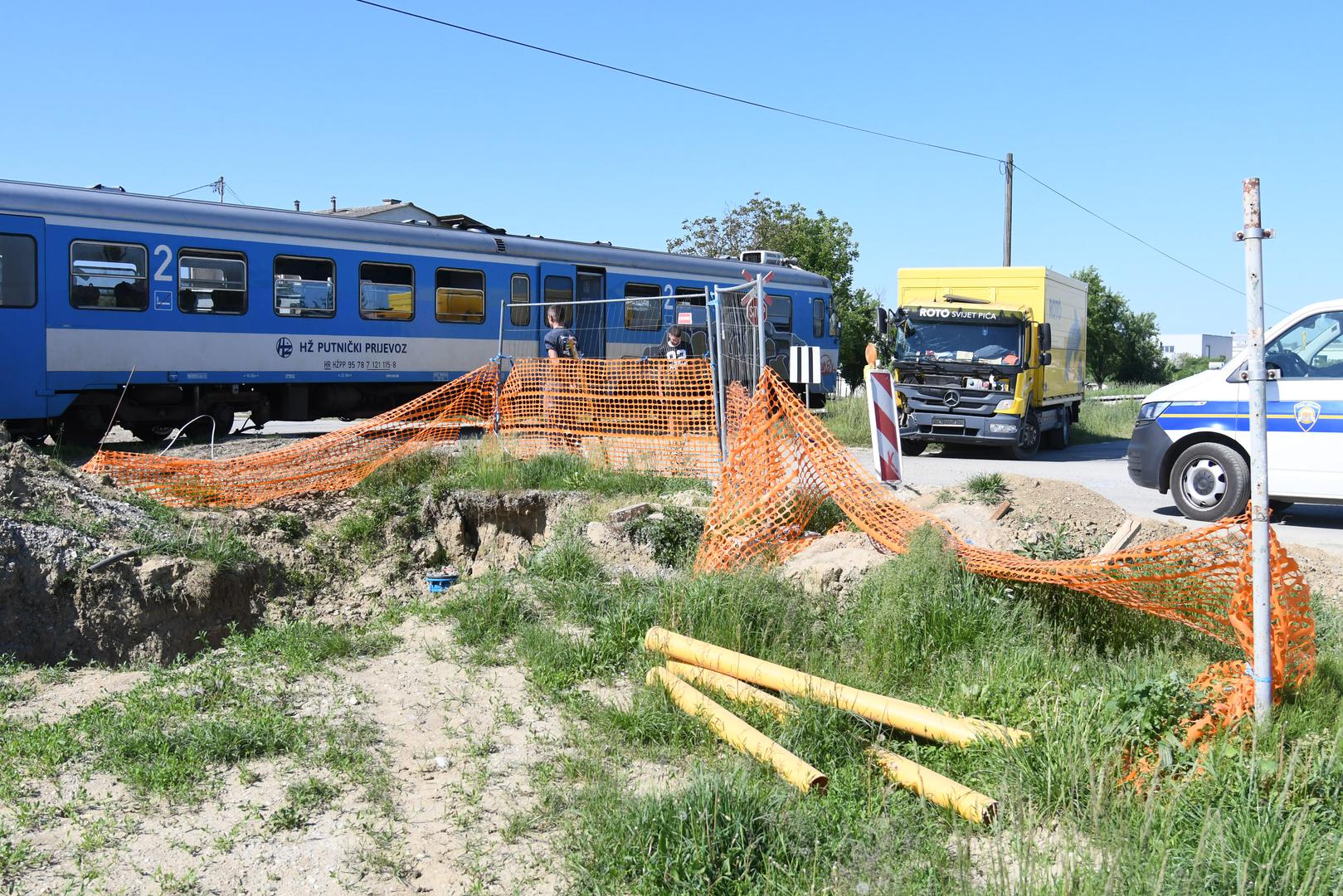 Detalji o uzrocima nesreće i težini ozljeda suvozača bit će poznati nakon što policija završi očevid, koji je u tijeku.