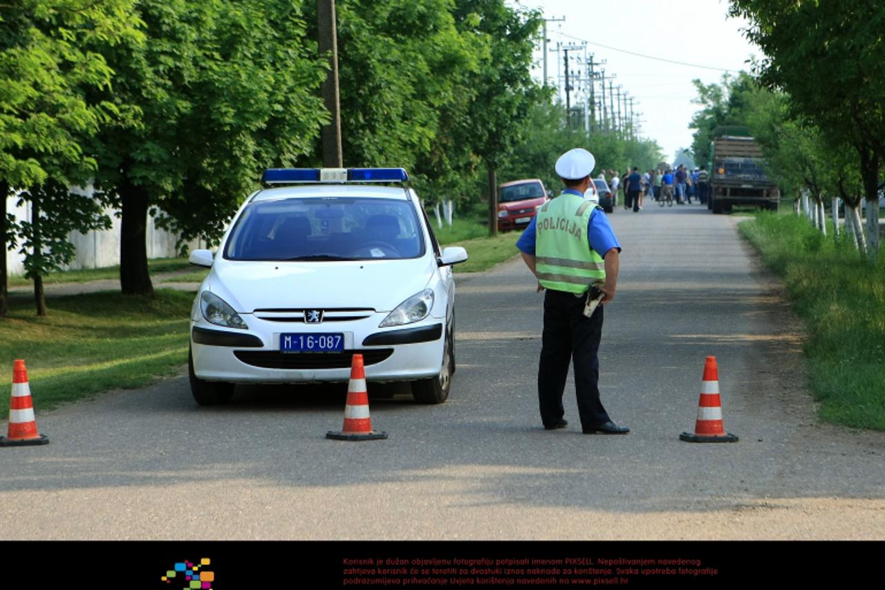 '26.05.2011.,Lazarevo,Srbija - U selu Lazarevo kod Zrenjanina uhicen optuzenik za ratne zlocine Ratko Mladic. Policija.  Photo: Davor Javorovic/PIXSELL'