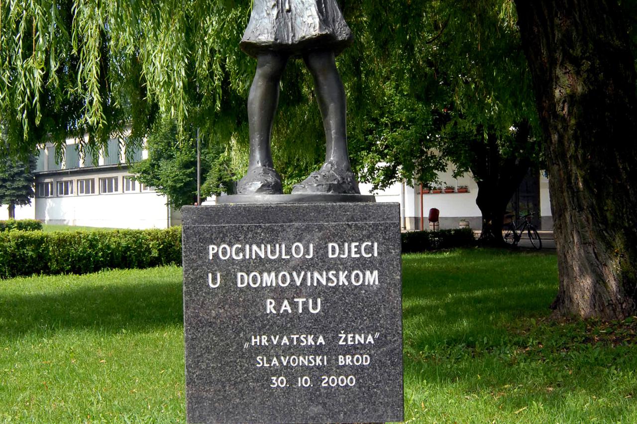 13.06.2012., Slavonski Brod - Spomenik 
