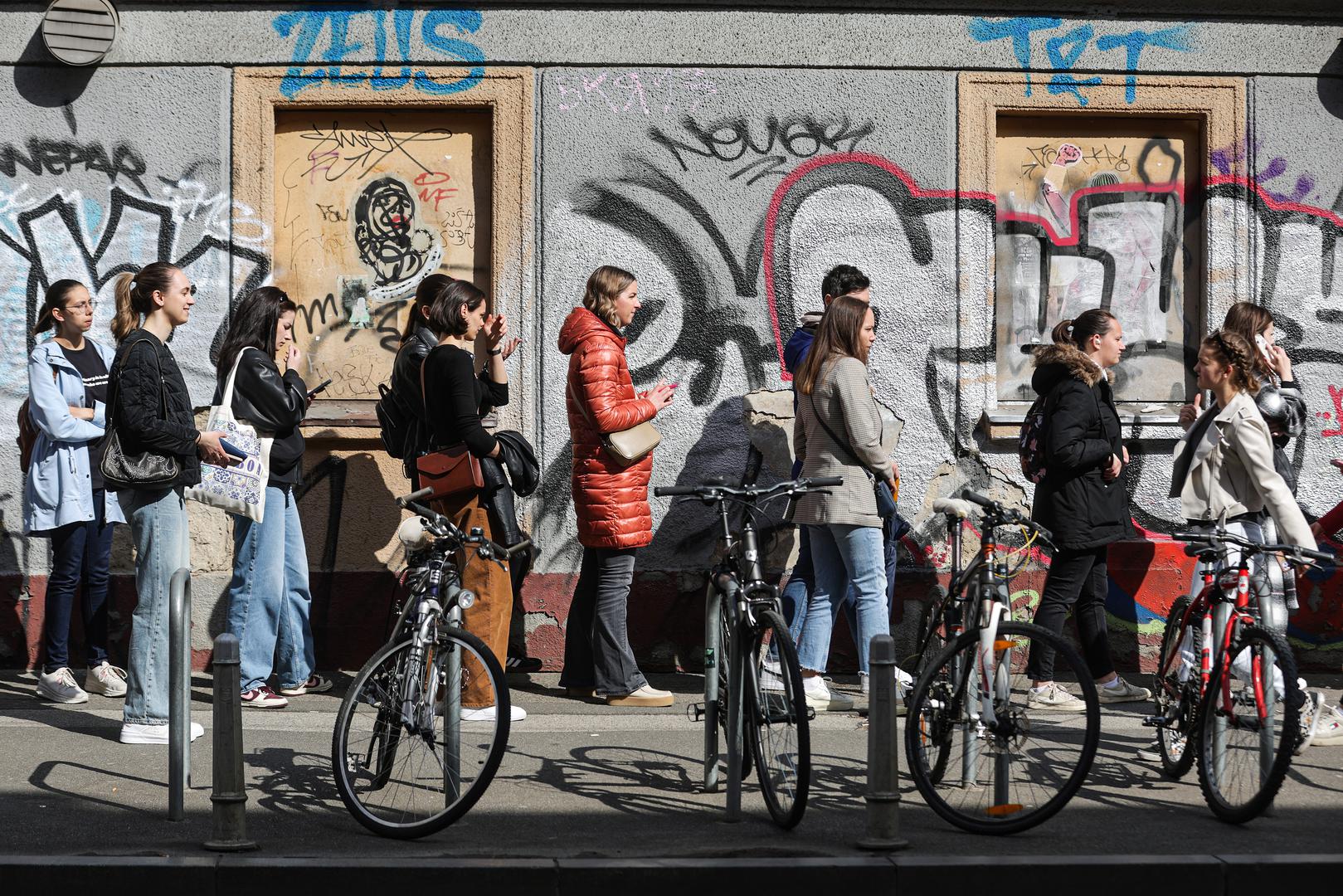 17.04.2024., Zagreb - Glasanje u Varsavskoj ulici stvorilo je velike redove.  Photo: Luka Stanzl/PIXSELL