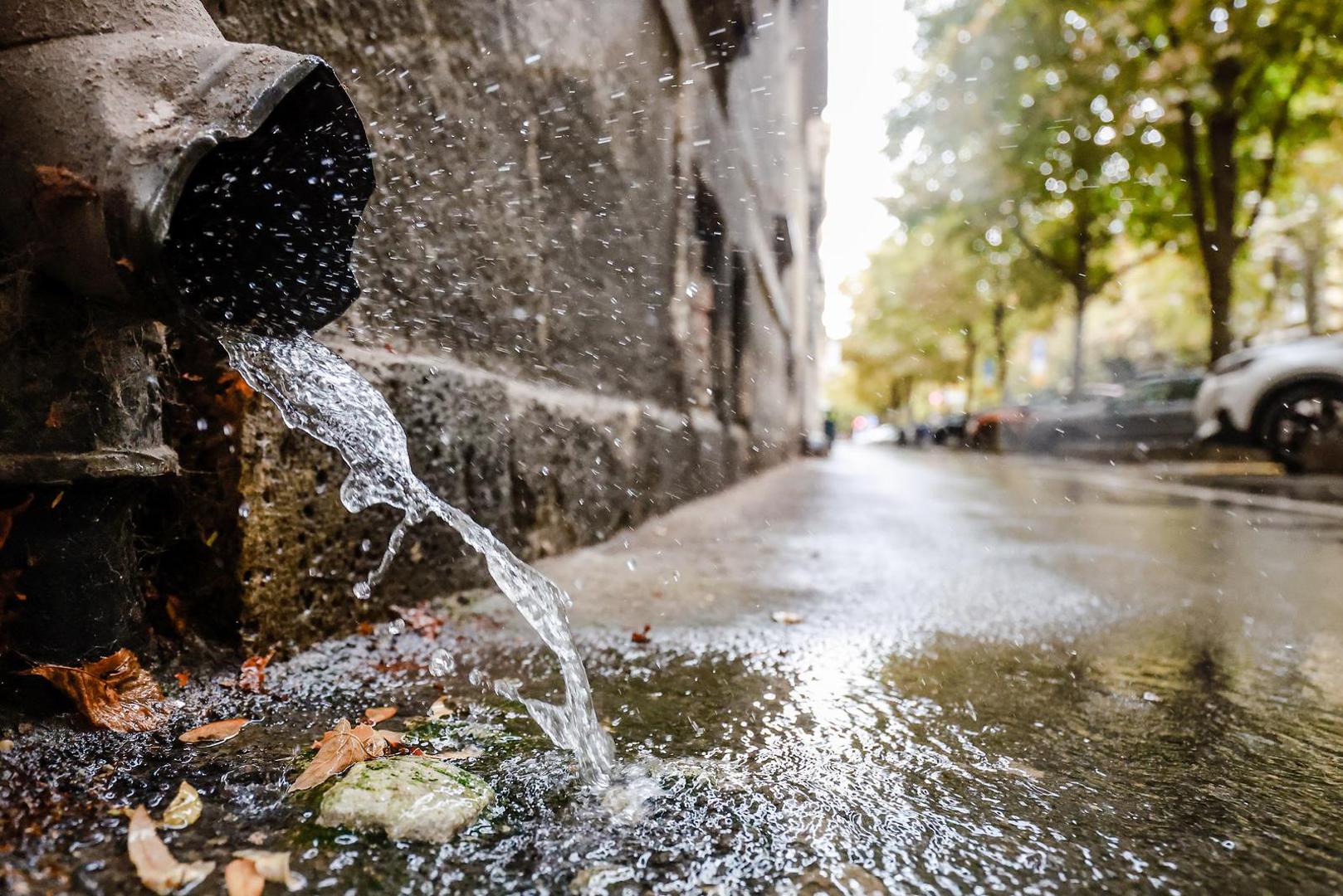 15.09.2022., Zagreb - Gradska svakodnevica u sredistu grada. Najavljeni pljusak uz grmljavinu osvjezio ulice te snizio temeraturu u zraku. Photo: Sanjin Strukic/PIXSELL