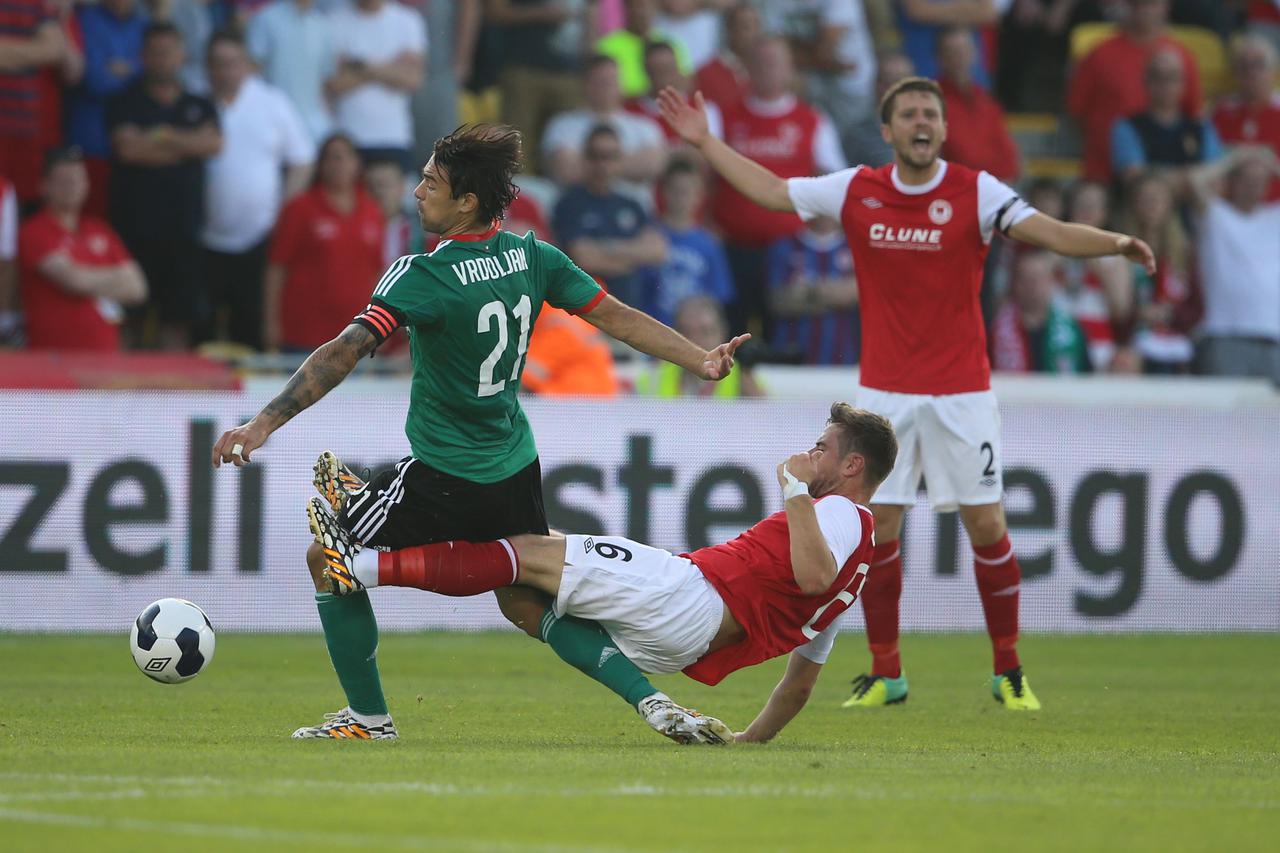 Soccer - UEFA Champions League - Second Qualifying Round - Second Leg - St Patrick's Athletic v Legia Warszawa - Tallaght StadiumLegia Warszawa??Â?s Ivica Vrdoljak and St. Patrick??Â?s Atheltic??Â?s Greg Bolger during the UEFA Champions League Second Qual