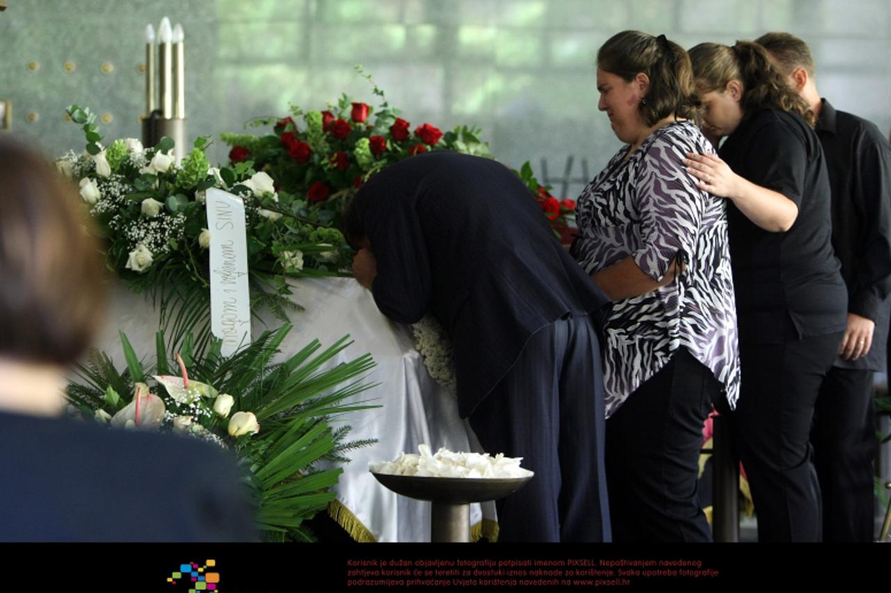 '06.09.2011., Krematorij, Zagreb - Posljednji ispracaj Ivana Bujevica i njegove majke Nede koji su poginuli u stravicnoj nesreci na Tresnjevci.  Photo: Sanjin Strukic/PIXSELL'