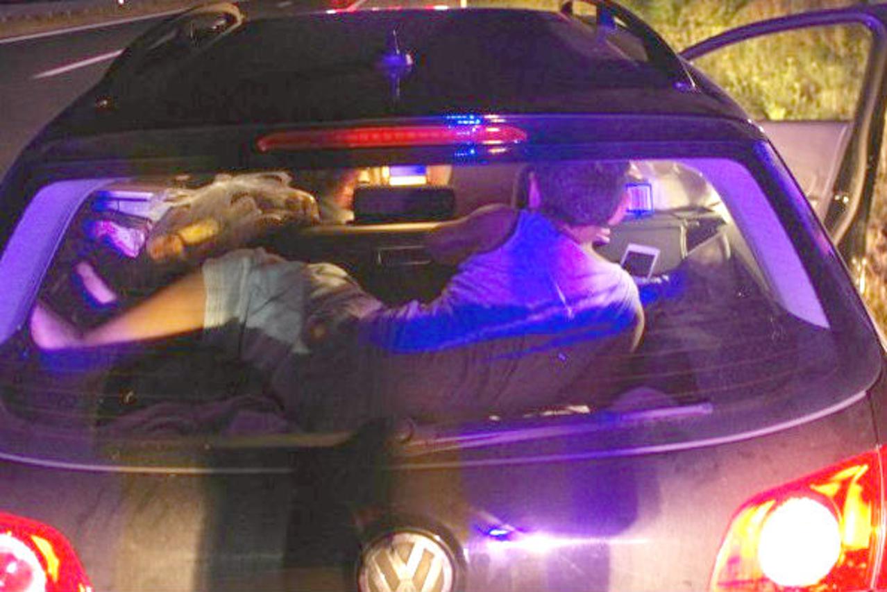 Njemica vozila dijete na stražnjoj polici auta pri 13 km/h