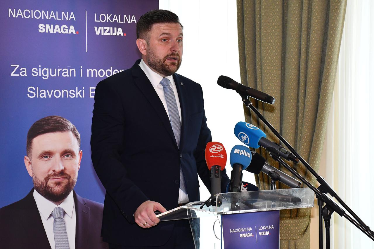 Slavonski Brod:  Kandidati HDZ-a za gradonačelnika i zamjenicu gradonačelnika Slavonskog Broda predstavili izborni program