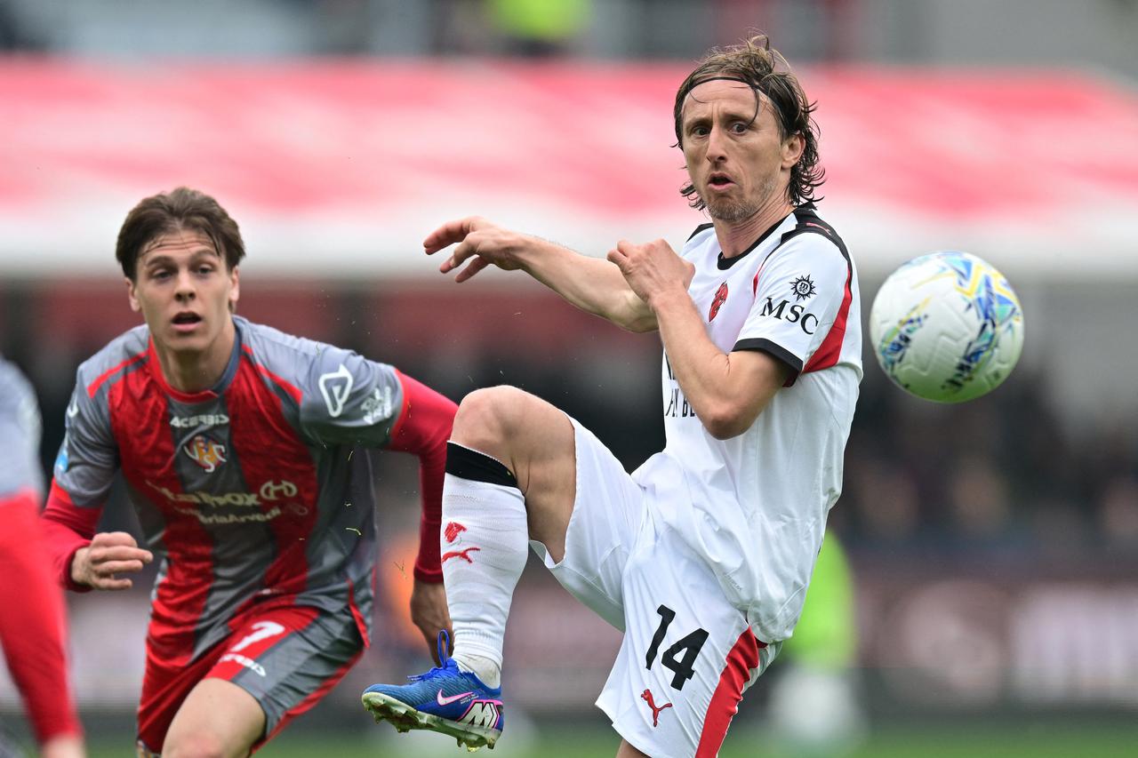 Serie A - Cremonese v AC Milan