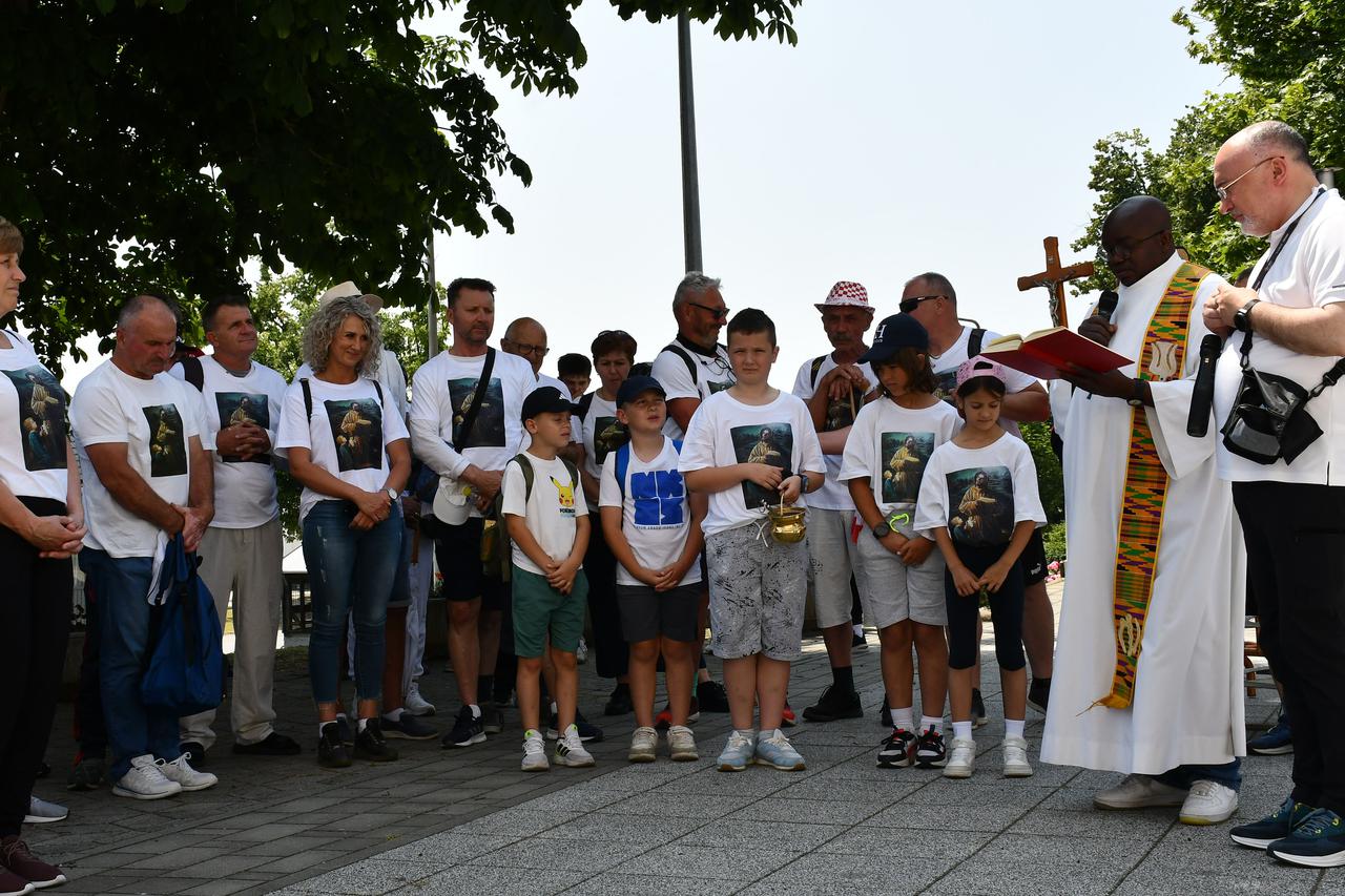 Slavonski Brod: Hodočašće uoči blagdana sv. Antuna od Podvinja do Gornjih Močila u BiH