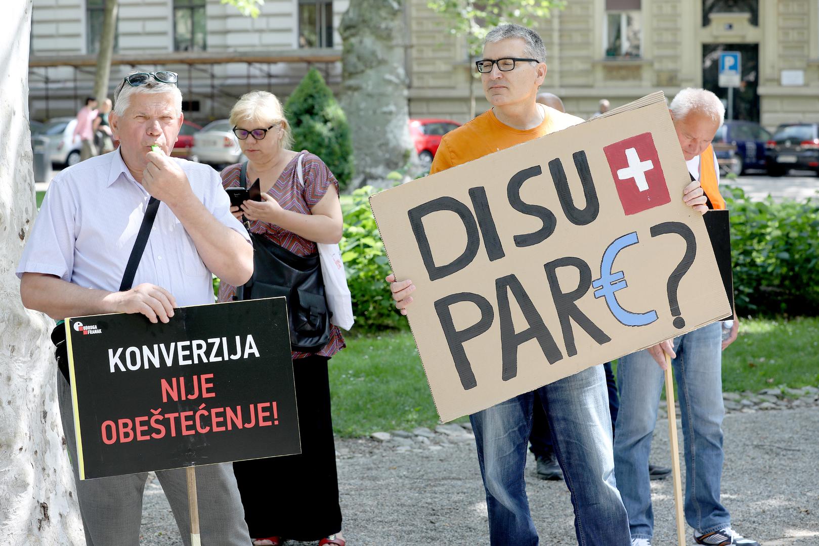 24.05.2022., Zagreb - Udruga Franak odrzala je u parku Zrinjevac prosvjed jer, kako navode, cetiri godine nakon pravomocnosti kolektivne presude u slucaju Franak, jos uvijek na najvisem sudu nije odgovoreno na pitanje nistetnosti ugovora s valutnom klauzulom CHF.  Photo: Patrik Macek/PIXSELL