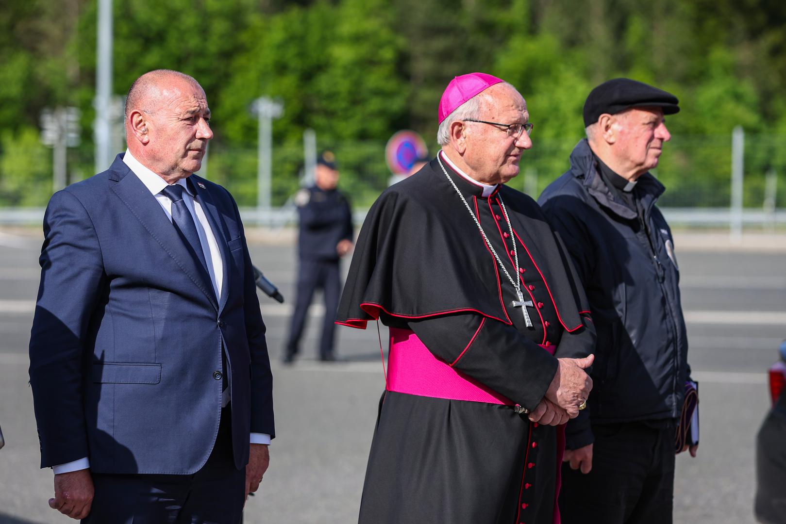 Primopredaja je organizirana pod okriljem Ministarstva hrvatskih branitelja, a ministar Tomo Medved poručio je kako je riječ o humanitarnom i civilizacijskom činu kojim se nakon 80 godina žrtvama osigurava dostojanstven ukop.

