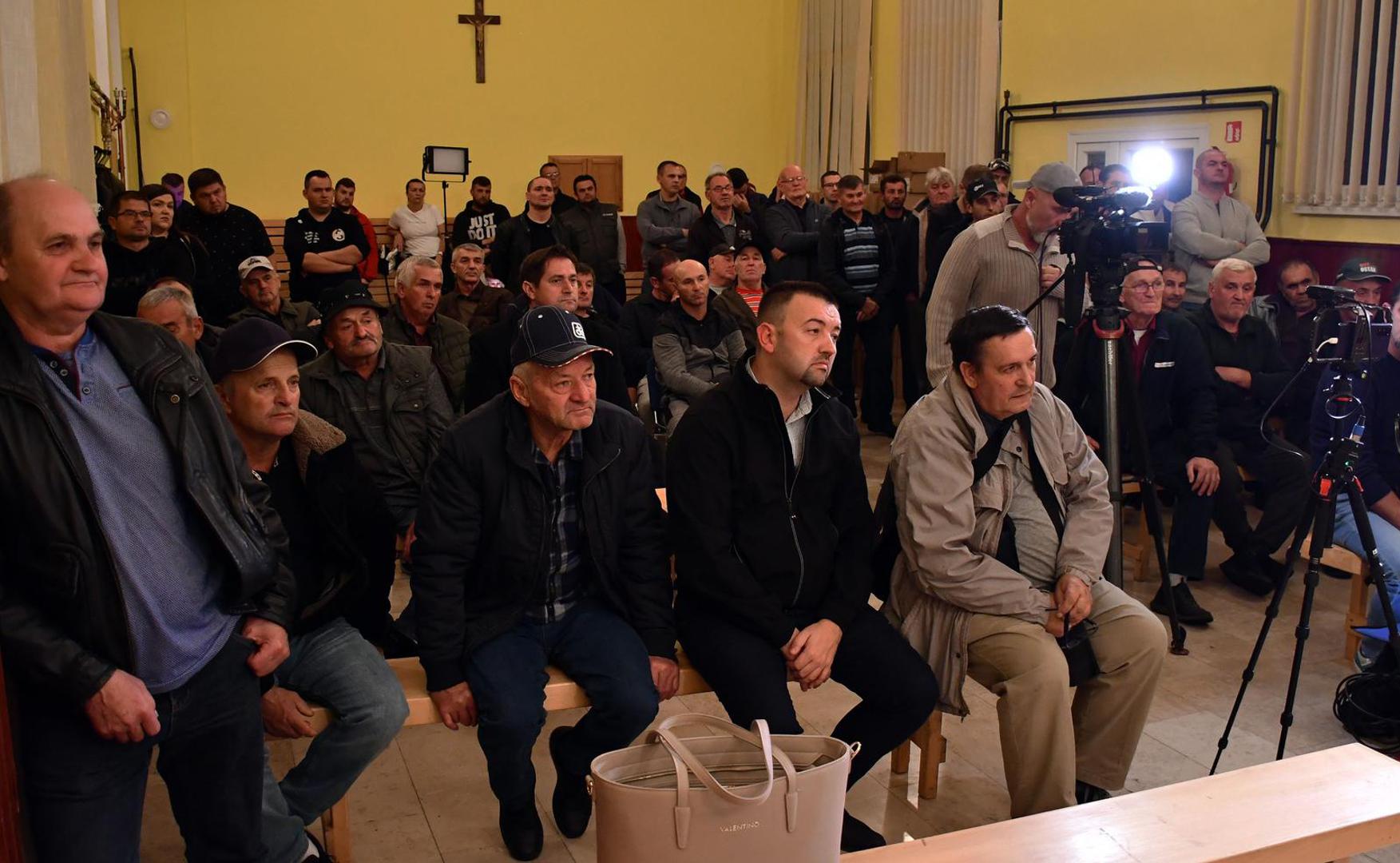 07.11.2023., Trnava - Stozer za obranu hrvatskog sela odrzao konferenciju za medije na temu africke svinjske kuge i zahtjeva za hitni sastanak s premijerom Andrejom Plenkovicem i ministricom poljoprivrede Marijom Vuckovic. Photo: Ivica Galovic/PIXSELL