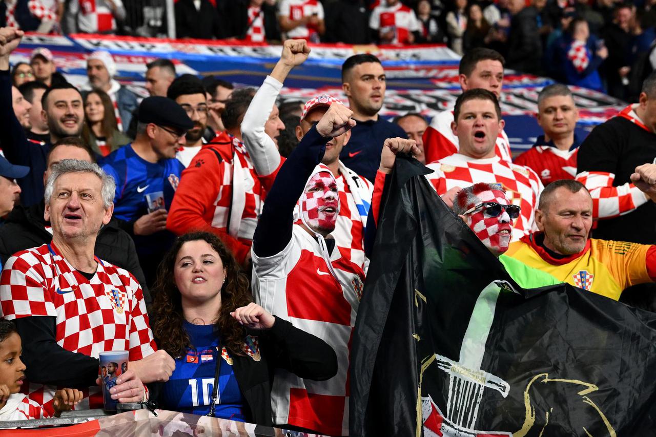 Pariz: Navijači na utakmici četvrtfinala UEFA Lige nacija između Francuske i Hrvatske