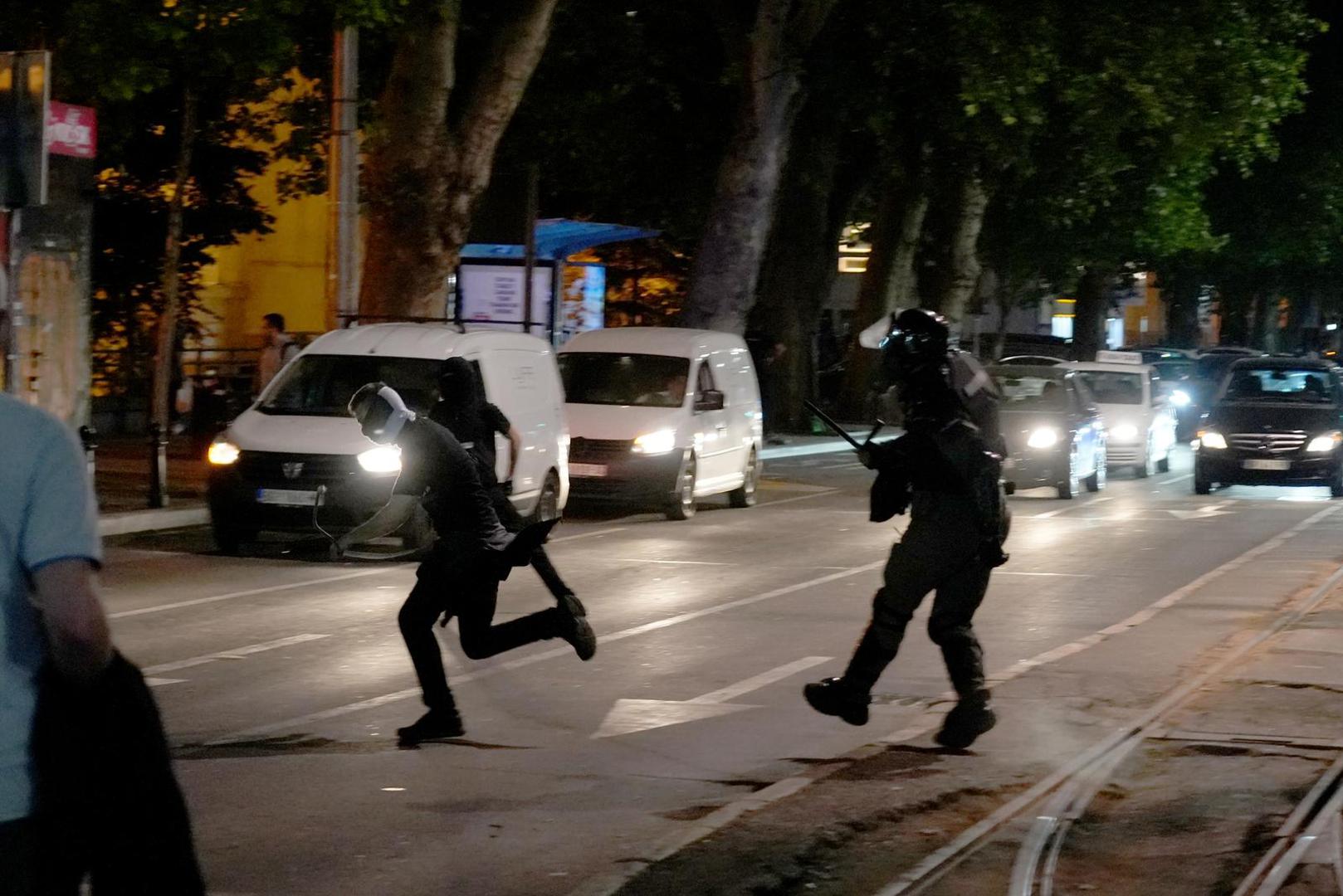 "Jesmo li za Srbiju ili smo za mafiju? Srbija pobjeđuje kada studenti pobjeđuju", rekla je s govornice na Trgu Slavija studentica Lena, jedna od sudionica prosvjeda.