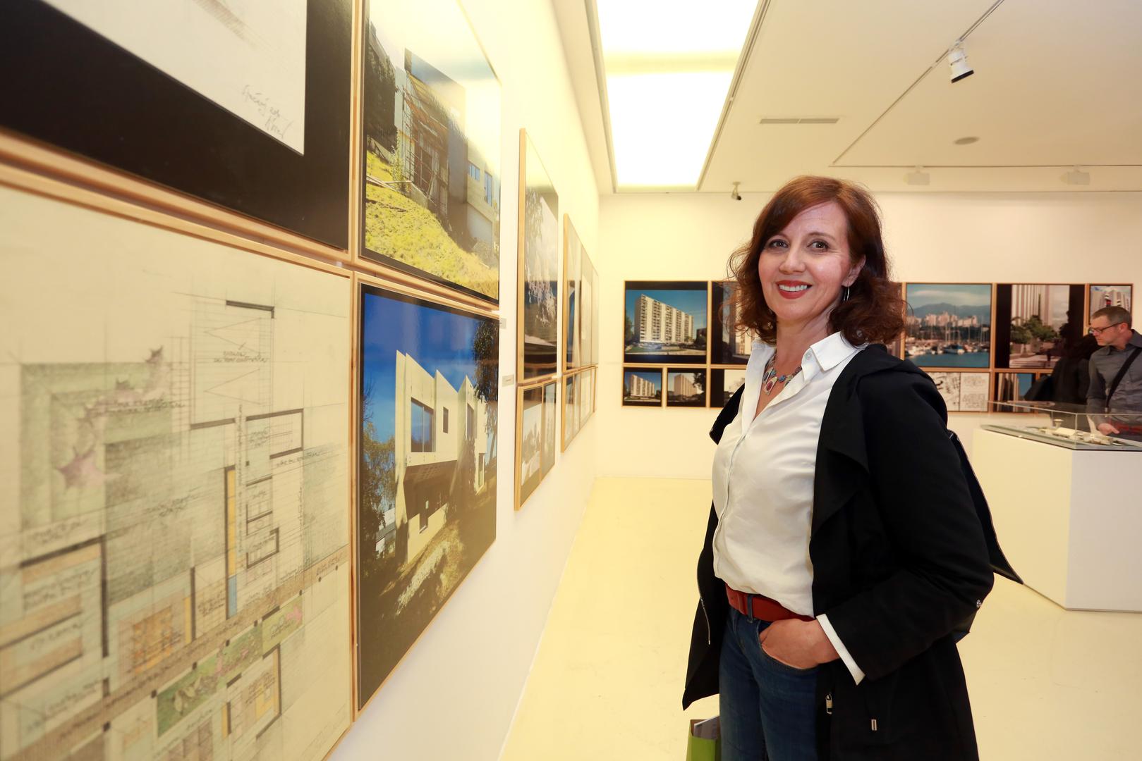  Iza te uloge stoji vrsna hrvatska glumica Bruna Bebić Tudor, koja je, unatoč popularnosti stečenoj na televiziji, prvenstveno cijenjena kazališna umjetnica. 