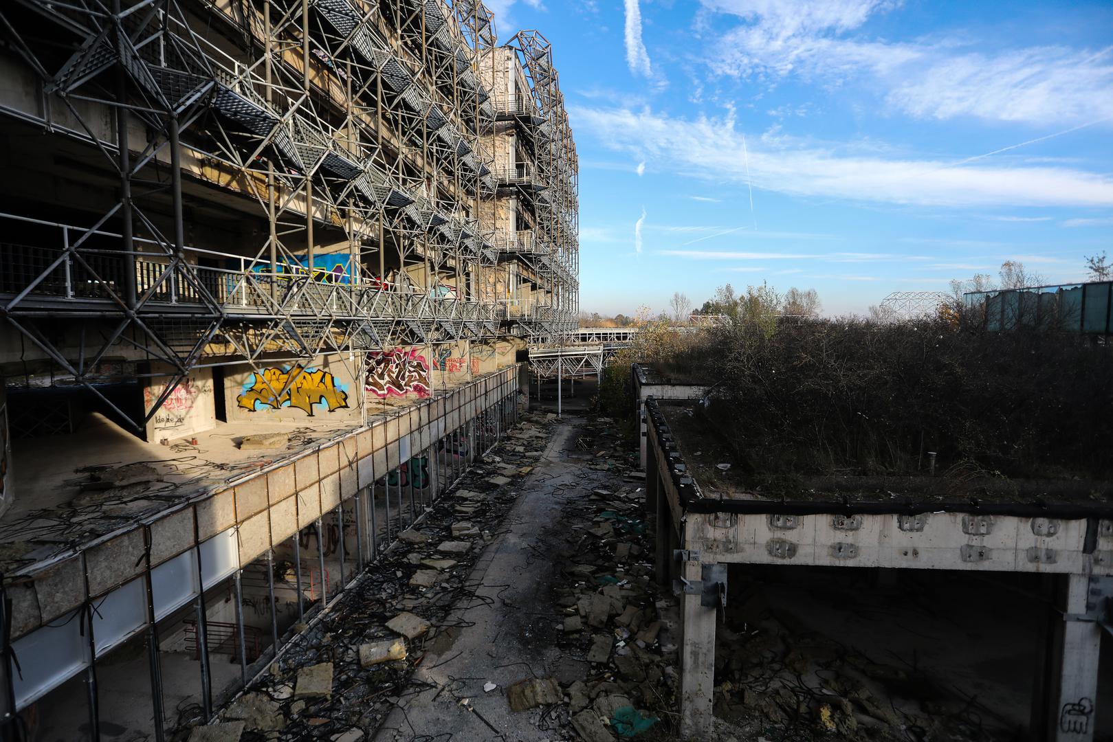 dviju strana temeljem kojeg će se država, kako ne bi plaćala 7,2 milijuna eura, odreći prava vlasništva nad nekretninama na kojima će se primjerice graditi vrtići, objasnio je potpredsjednik Vlade Branko Bačić.